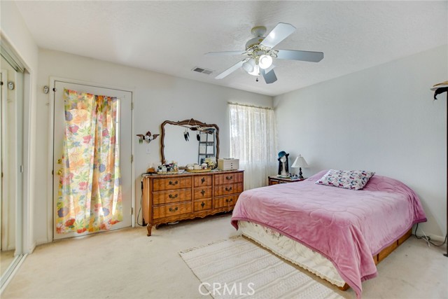 21919 Standing Rock Avenue, Apple Valley CA: https://media.crmls.org/medias/55d17720-b0e3-431e-af27-f5787bad0a9b.jpg