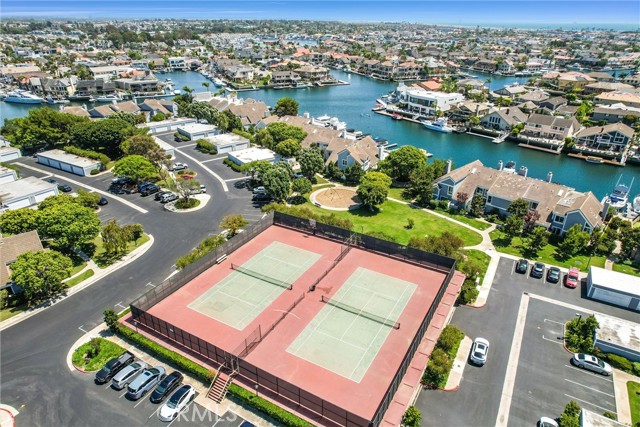 Detail Gallery Image 7 of 8 For 3625 Windspun, Huntington Beach,  CA 92649 - 3 Beds | 3/1 Baths