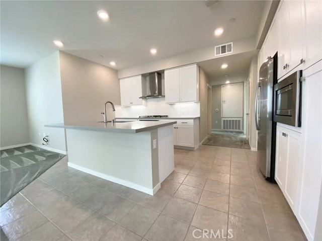 Detail Gallery Image 2 of 6 For 199 Bowery, Irvine,  CA 92612 - 2 Beds | 2 Baths