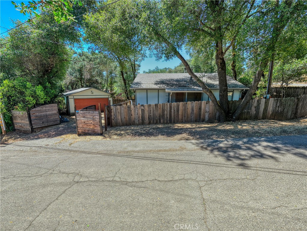 https://media.crmls.org/medias/55d328d5-c9b1-4e0a-9d98-f75d947f4a59.jpg?preset=X-Large