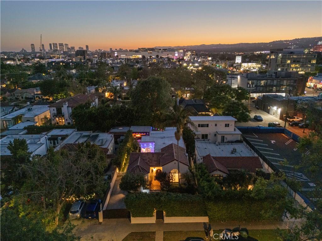 https://media.crmls.org/medias/55d357a4-b73b-4d7b-a49c-fc3907db816c.jpg?preset=X-Large