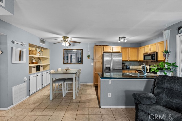 Detail Gallery Image 2 of 20 For 25031 Peachland Ave #165,  Newhall,  CA 91321 - 2 Beds | 2 Baths