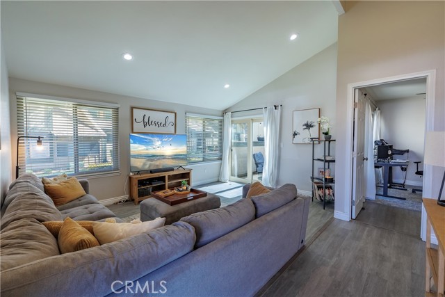 Detail Gallery Image 6 of 53 For 1422 Camelot Dr, Corona,  CA 92882 - 2 Beds | 1/1 Baths