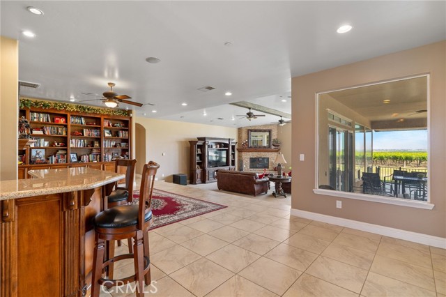 38792 Comanche Point Road, Arvin CA: https://media.crmls.org/medias/55d50c9c-33b5-4c72-ba8d-0bb4eef303a0.jpg