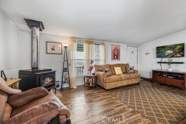 Detail Gallery Image 6 of 47 For 4769 Victor, Phelan,  CA 92371 - 3 Beds | 2 Baths