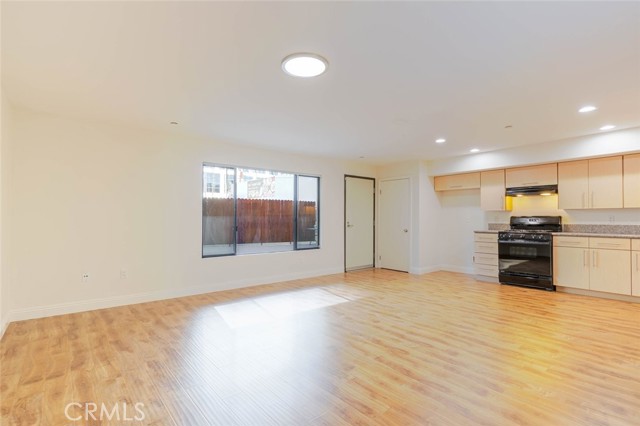 Detail Gallery Image 4 of 17 For 1466 Tamarind Ave #103,  Los Angeles,  CA 90028 - 2 Beds | 2 Baths