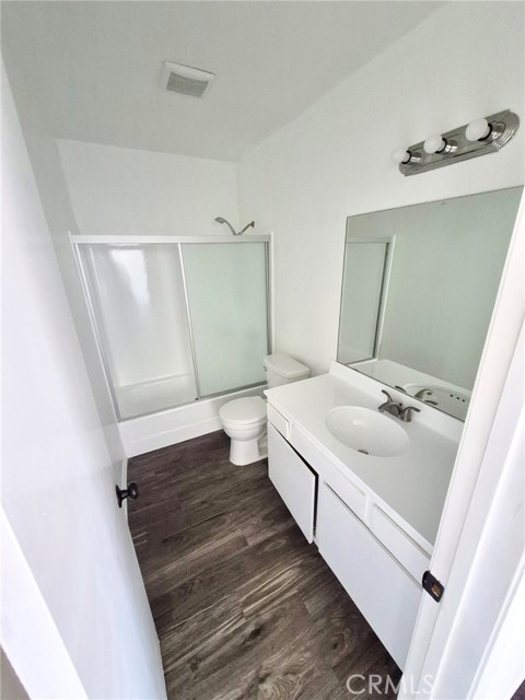 13325 Kornblum Avenue, Hawthorne CA: https://media.crmls.org/medias/55d64a93-b7d4-4999-8fa0-e3263bfd528f.jpg