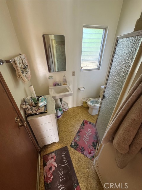 Detail Gallery Image 6 of 7 For 16931 E Rinaldi St, Granada Hills,  CA 91344 - 4 Beds | 3 Baths