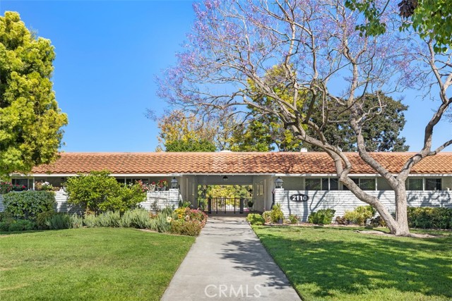 Detail Gallery Image 3 of 26 For 2110 via Puerta #N,  Laguna Woods,  CA 92637 - 2 Beds | 2 Baths