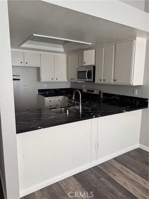 155 N Singingwood Street, Orange CA: https://media.crmls.org/medias/55d8ea3b-dbeb-491a-968b-c6dc753d6663.jpg