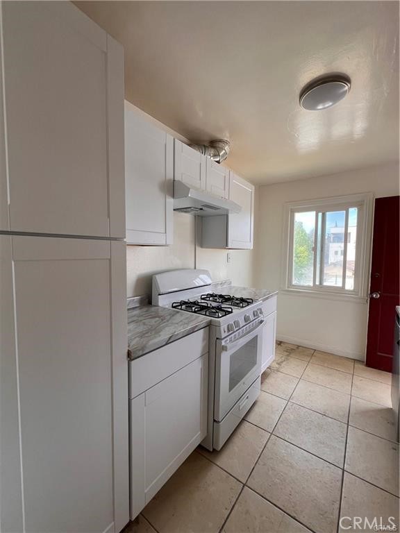 Detail Gallery Image 8 of 9 For 5951 Matilija Ave #1/2,  Valley Glen,  CA 91401 - 1 Beds | 1 Baths