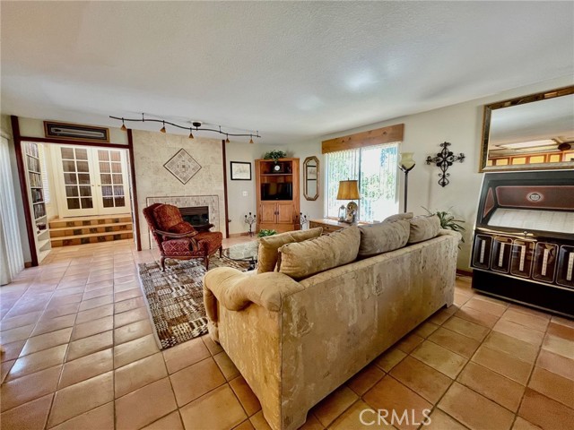 16407 Koda Road, Apple Valley CA: https://media.crmls.org/medias/55db945d-a7ca-4b4d-973a-0f527fbdf0b4.jpg