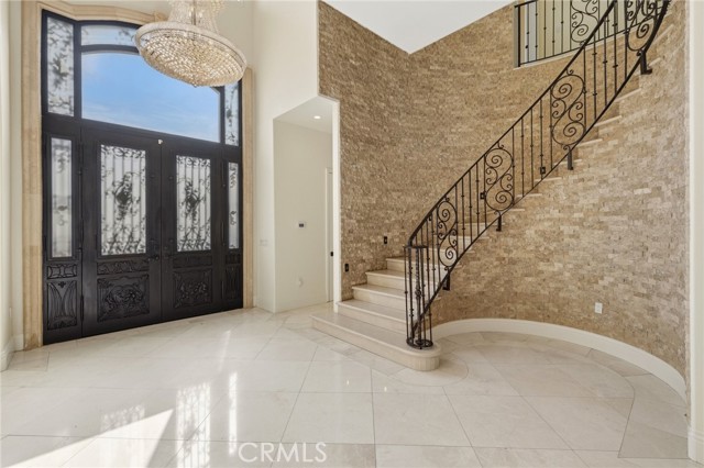 Detail Gallery Image 5 of 21 For 5667 Lubao St, Woodland Hills,  CA 91367 - 4 Beds | 5 Baths