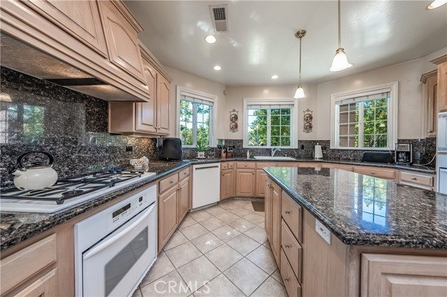 Detail Gallery Image 9 of 53 For 18778 Shore Dr, Madera,  CA 93638 - 3 Beds | 2 Baths