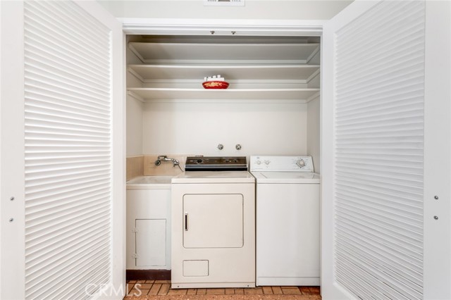 6831 Coronado Way, Riverside CA: https://media.crmls.org/medias/55df8f12-899d-437d-b7f0-8eb1303c4ef3.jpg