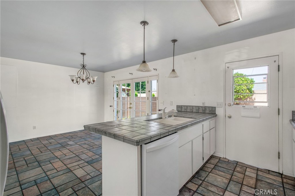 MLS #OC25221400 image #9