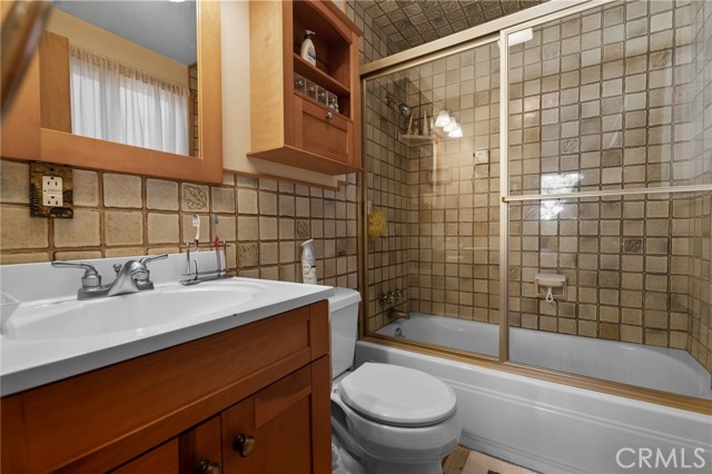 Detail Gallery Image 5 of 16 For 400 Shakespeare Ln, –,  CA 92314 - 3 Beds | 3 Baths