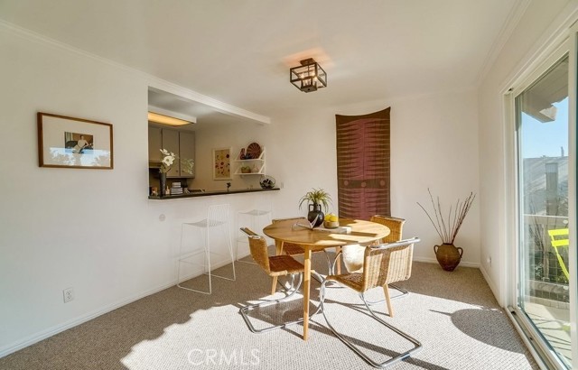 1127 E Del Mar Boulevard, Pasadena CA: https://media.crmls.org/medias/55e03c75-5709-4be2-b353-66be36bae407.jpg