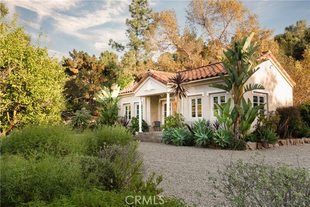 21149 Entrada Road, Topanga CA: https://media.crmls.org/medias/55e03c7e-6ead-4fdc-8825-3eb13b8bef9a.jpg