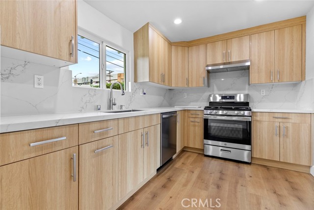 Detail Gallery Image 12 of 28 For 10450 Balboa, Granada Hills,  CA 91344 - 3 Beds | 2 Baths