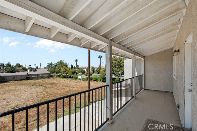 6953 Sierra Avenue, Fontana CA: https://media.crmls.org/medias/55e0fc60-b6b2-4bbf-aad1-196a92b1ecf1.jpg