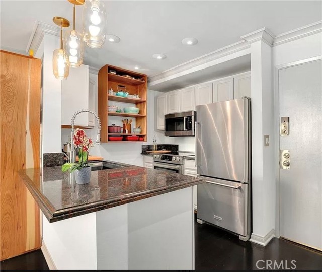 Detail Gallery Image 2 of 16 For 750 N Kings Rd #325,  West Hollywood,  CA 90069 - 1 Beds | 1 Baths