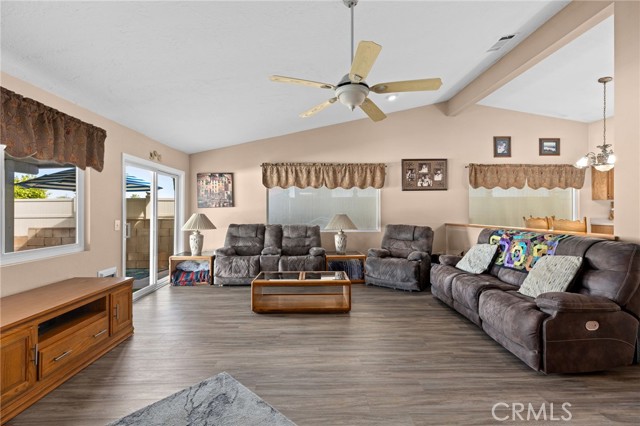 Detail Gallery Image 9 of 39 For 30841 Long Point, Canyon Lake,  CA 92587 - 3 Beds | 2 Baths