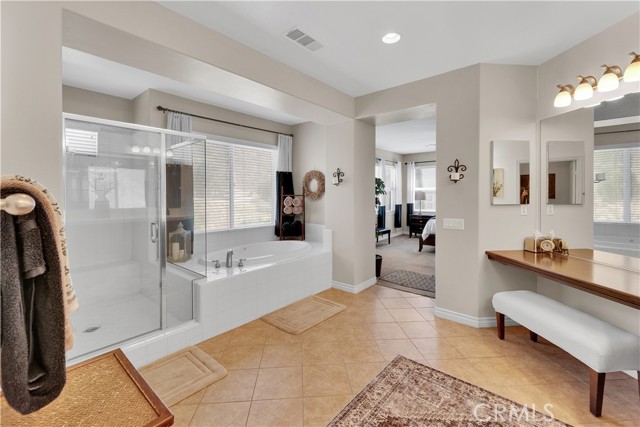 14668 Stageline Lane, Fontana CA: https://media.crmls.org/medias/55e28098-161b-4e00-819c-42697d1f47ca.jpg