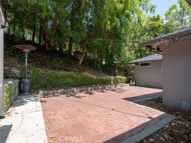 5405 Black Oak Drive, Los Angeles CA: https://media.crmls.org/medias/55e2b9cc-692c-47d0-9e51-830811432557.jpg