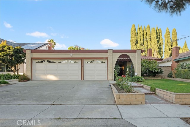 1126 Salinas Ave, Costa Mesa, CA 92626