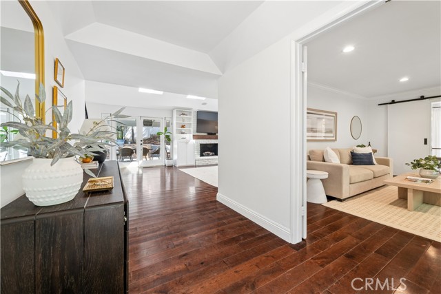 Detail Gallery Image 6 of 73 For 4590 Ensenada Dr, Woodland Hills,  CA 91364 - 3 Beds | 2/1 Baths