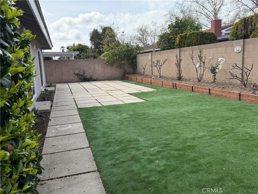 https://media.crmls.org/medias/55e402b6-a01b-42d0-9ab7-923975923630.jpg?preset=X-Large