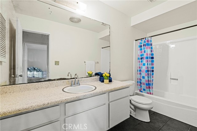 525 S Ardmore Ave, Los Angeles CA: https://media.crmls.org/medias/55e4202d-7d03-41b2-b4e2-9c3716b0dc93.jpg
