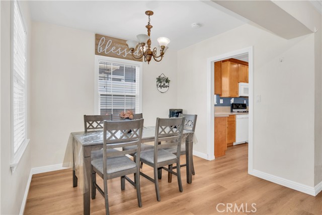 Detail Gallery Image 3 of 42 For 1343 N Whitnall Hwy, Burbank,  CA 91505 - 3 Beds | 2 Baths