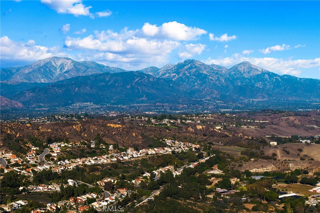 https://media.crmls.org/medias/55e4e577-73a1-431d-9b5b-e131c947a73a.jpg?preset=X-Large
