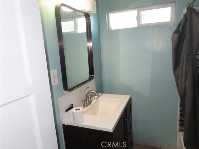 Detail Gallery Image 8 of 16 For 736 E Century, Los Angeles,  CA 90002 - 3 Beds | 2 Baths