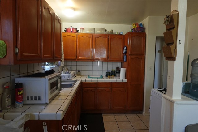 Detail Gallery Image 2 of 4 For 533 W Almond St, Compton,  CA 90220 - – Beds | – Baths
