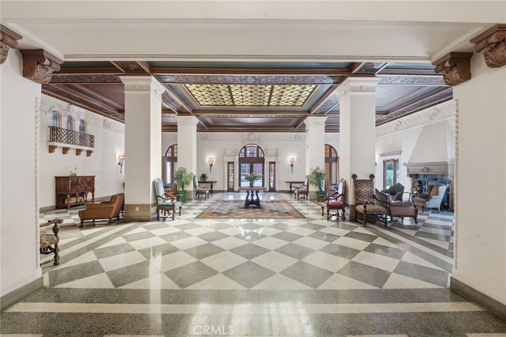 https://media.crmls.org/medias/55e577a4-5686-4f74-bacf-b3890779856c.jpg?preset=X-Large