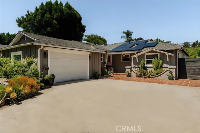 4741 Santa Lucia Drive, Woodland Hills CA: https://media.crmls.org/medias/55e5cfec-2343-41b0-bd00-74c762a3bb28.jpg
