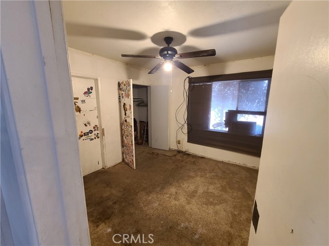 7938 Chantry Avenue, Fontana CA: https://media.crmls.org/medias/55e66b66-c9c2-4e54-b584-4219f6b41a41.jpg