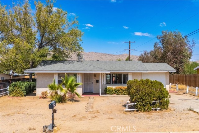 Detail Gallery Image 4 of 38 For 55960 Onaga Trl, Yucca Valley,  CA 92284 - 2 Beds | 1 Baths