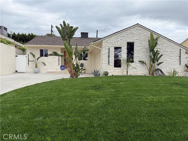 Detail Gallery Image 1 of 1 For 2738 N Brighton St, Burbank,  CA 91504 - 3 Beds | 2 Baths