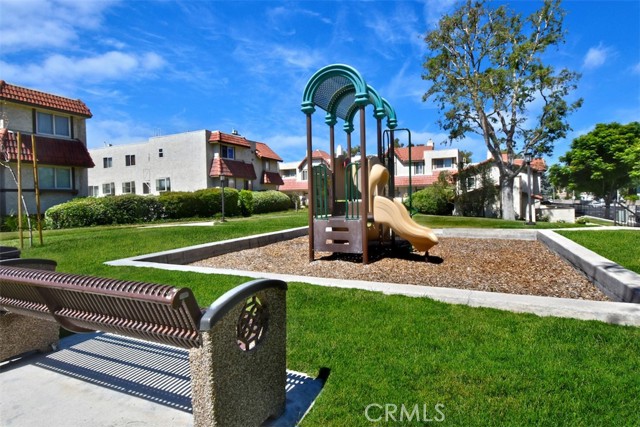 Detail Gallery Image 31 of 38 For 17908 River Cir #1,  Canyon Country,  CA 91387 - 3 Beds | 2 Baths