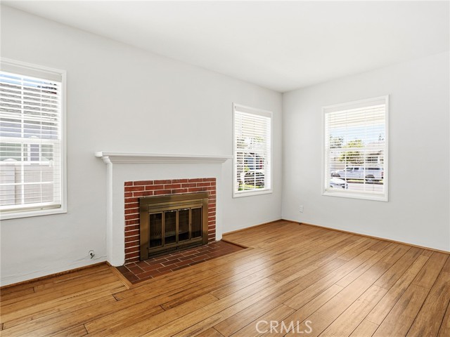 Detail Gallery Image 9 of 45 For 228 N Beachwood Dr, Burbank,  CA 91506 - 3 Beds | 1 Baths