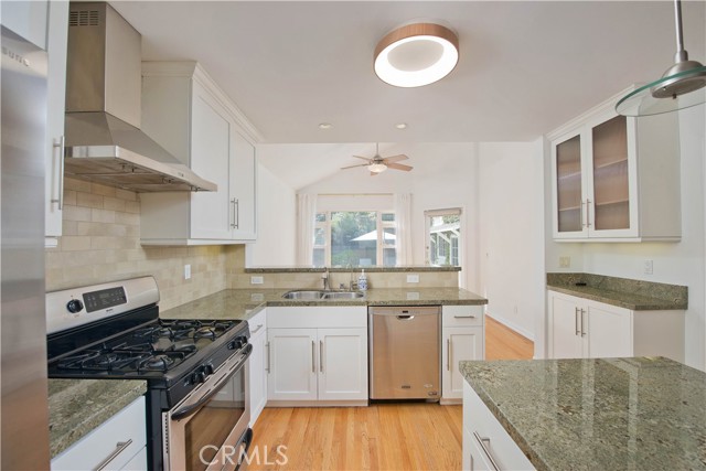 Detail Gallery Image 8 of 44 For 13964 Peach Grove St, Sherman Oaks,  CA 91423 - 3 Beds | 3 Baths