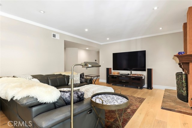 Detail Gallery Image 8 of 43 For 22941 Keswick St, West Hills,  CA 91304 - 4 Beds | 2 Baths