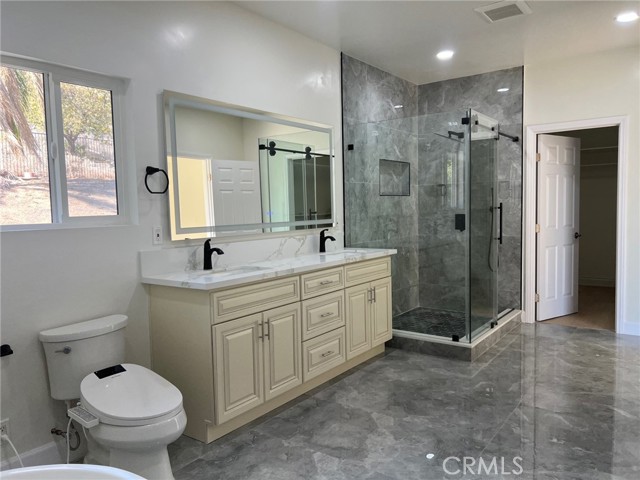2005 Mt Vernon Avenue, Riverside CA: https://media.crmls.org/medias/55eba839-906d-4262-bdef-d5c6edb52e93.jpg
