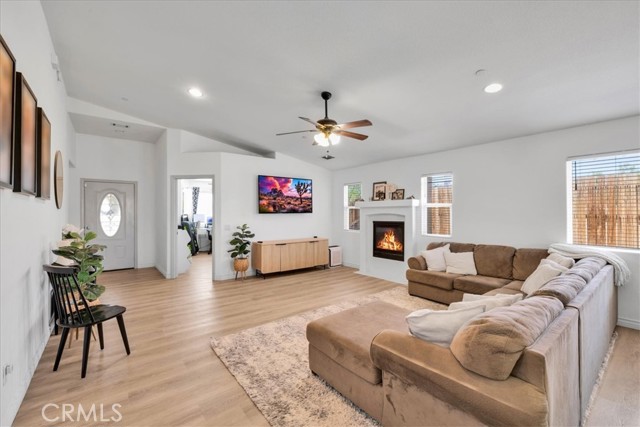Detail Gallery Image 5 of 42 For 5947 Lupine Ave, Twentynine Palms,  CA 92277 - 4 Beds | 2 Baths
