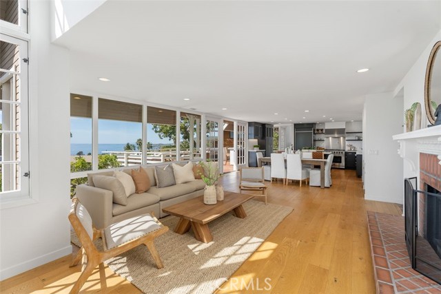 Detail Gallery Image 7 of 40 For 590 Diamond Street, Laguna Beach,  CA 92651 - 5 Beds | 4/1 Baths