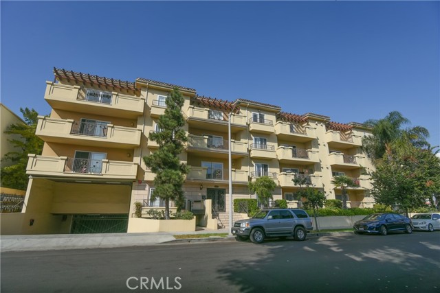 Detail Gallery Image 1 of 28 For 11911 Mayfield Ave #102,  Los Angeles,  CA 90049 - 3 Beds | 2/1 Baths